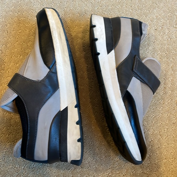 Naturalizer, gray and black slip on tennis shoes size 11 - Picture 3 of 4